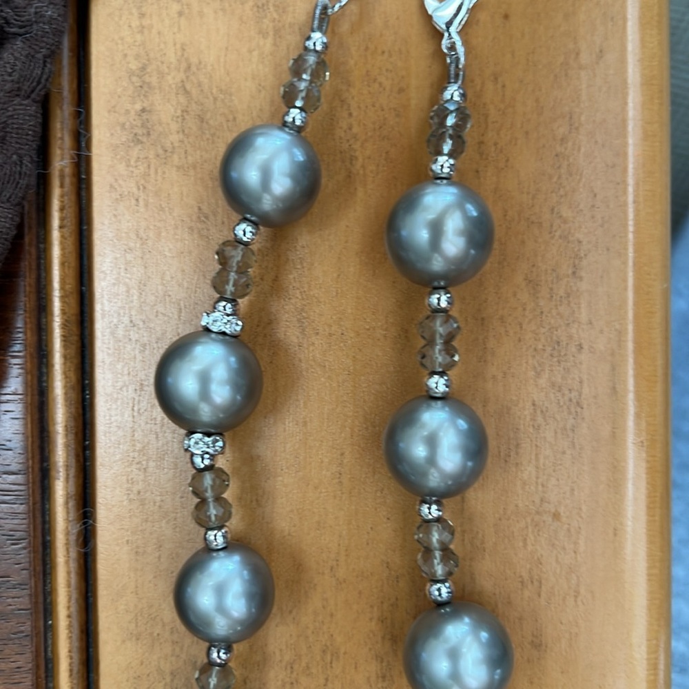 Carolee Grey Pearl Necklace w Swarovski Pouch - Picture 8 of 14